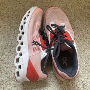 On cloundstratus women size 7.5 pink
